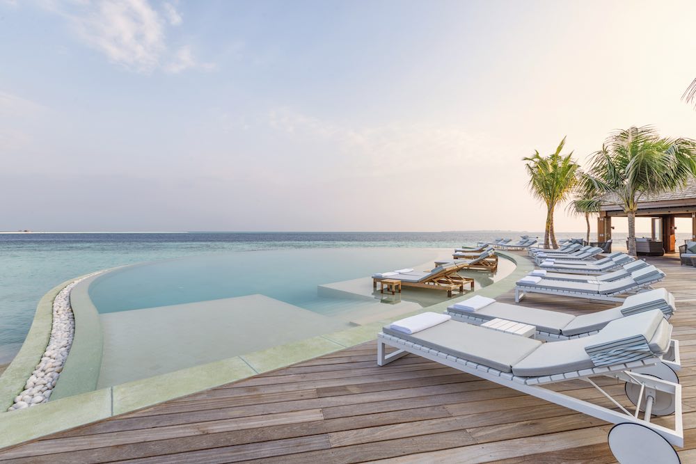 Coco Bar at Hurawalhi Island Resort thumbnail 7
